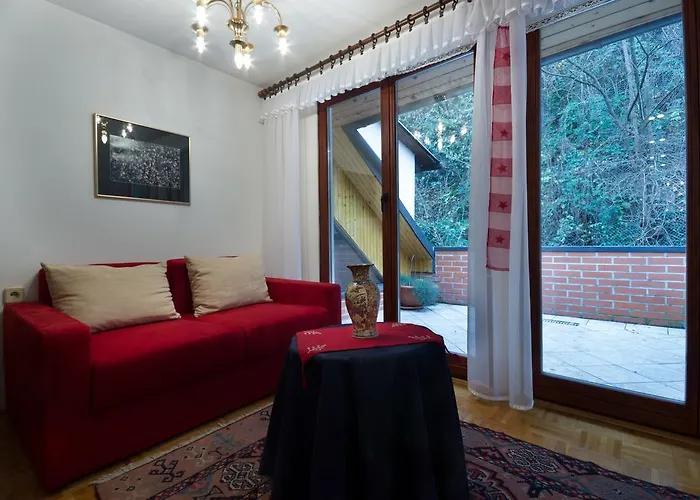 Nina With Private Terrace Tour As 아파트