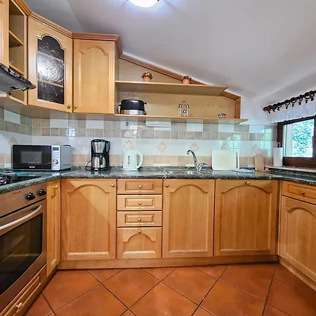 Nina With Private Terrace Tour As شقة