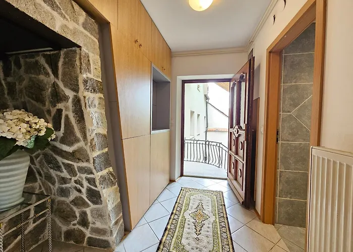 Nina With Private Terrace Tour As Lublaň